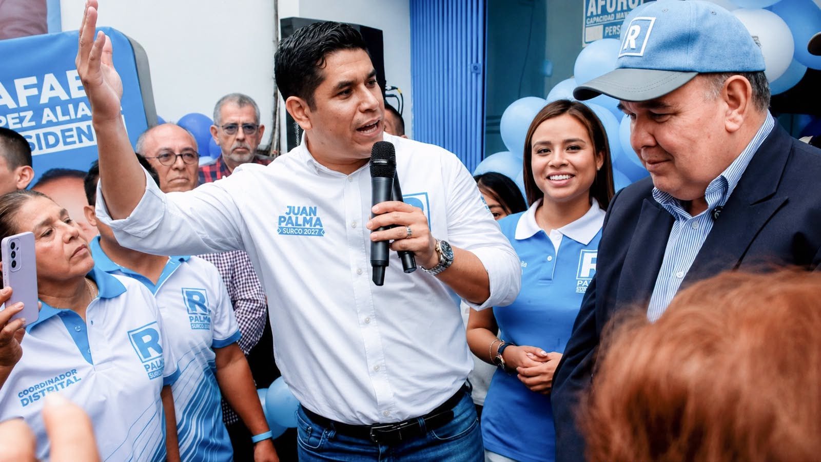 Juan Palma Aurazo durante una actividad con vecinos